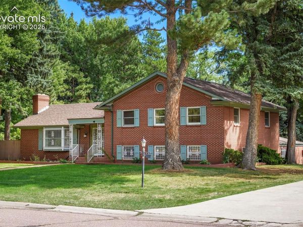 29 Briarwood Place, Colorado Springs, CO 80906