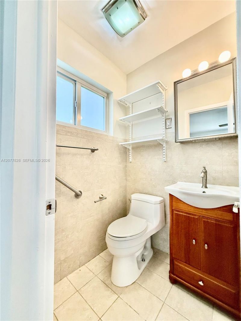 1340 Miami Springs Ave , Unit o, Miami Springs, FL 33166 Photo