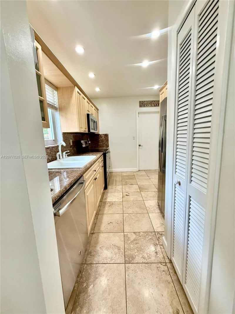 1340 Miami Springs Ave , Unit o, Miami Springs, FL 33166 Photo