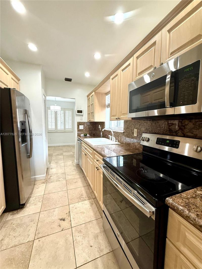 1340 Miami Springs Ave , Unit o, Miami Springs, FL 33166 Photo