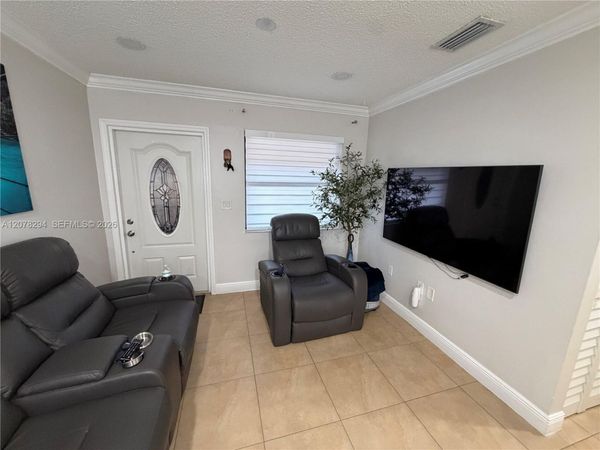 5935 W 26th Ave , Unit 204, Hialeah, FL 33016