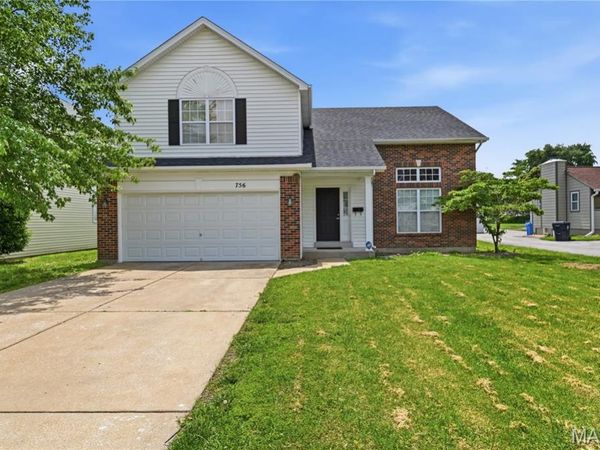 756 Charbonier Road , Florissant, MO 63031