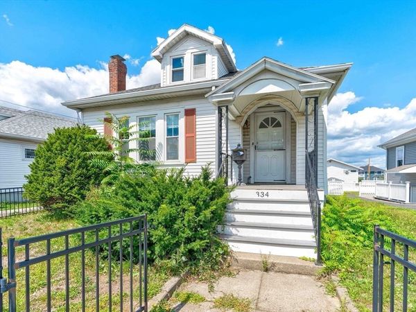 334 Sea St, Quincy, MA 02169