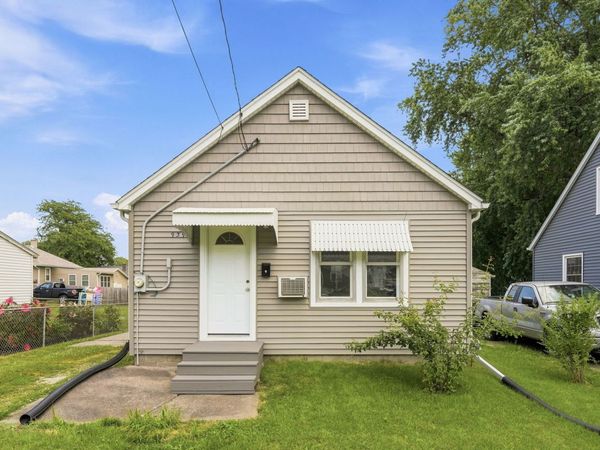 939 31st Street , Bettendorf, IA 52722