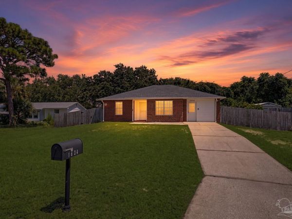 1634 Brookwood Cir, Gulf Breeze, FL 32563