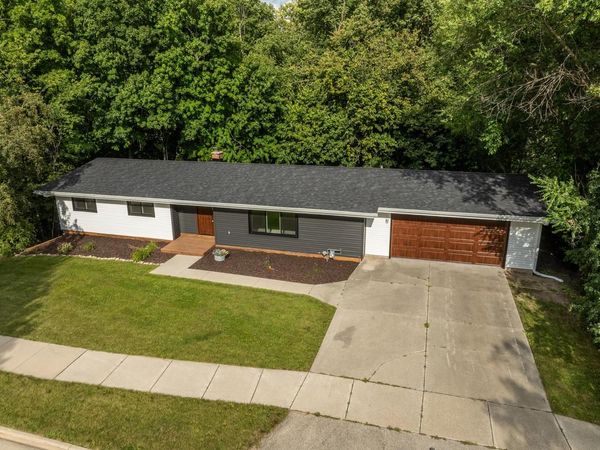 2421 Skyline DRIVE, West Bend, WI 53090