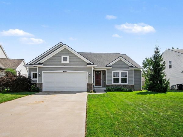 1112 Arbor Meadow Drive SE, Byron Center, MI 49315