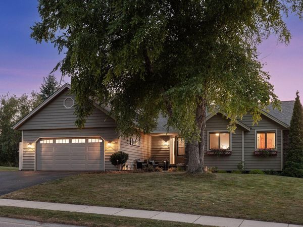 1736 White Oak Drive, Chaska, MN 55318