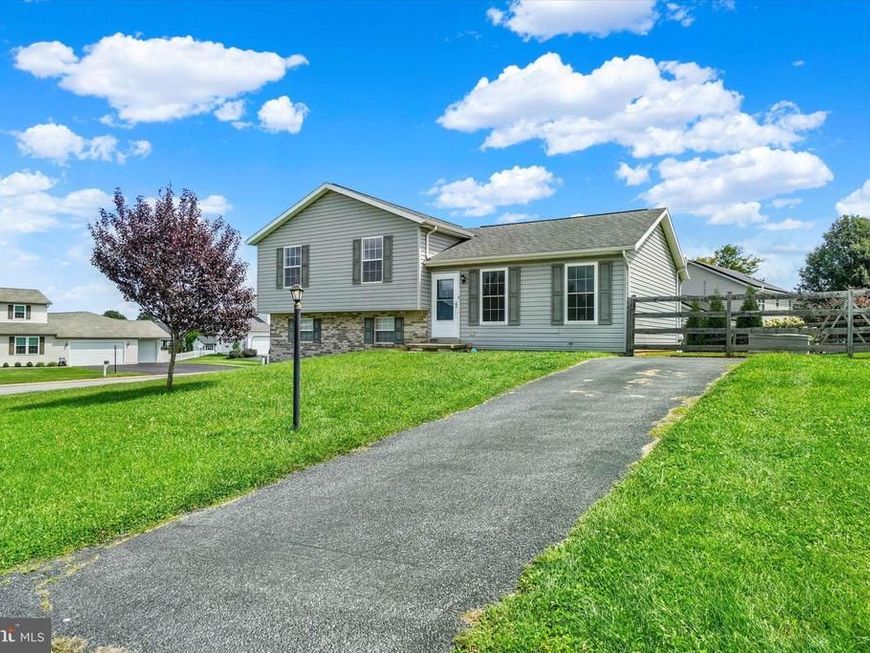 131 Switchpoint Drive, Stewartstown, PA 17363 Main Photo