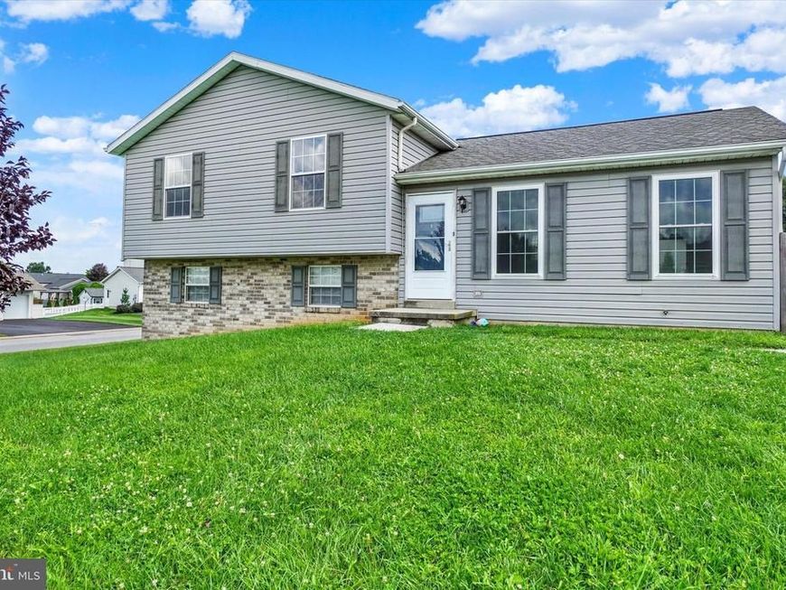 131 Switchpoint Drive, Stewartstown, PA 17363 Main Photo