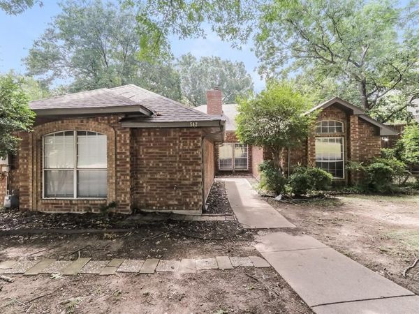 542 Renee Lane, DeSoto, TX 75115