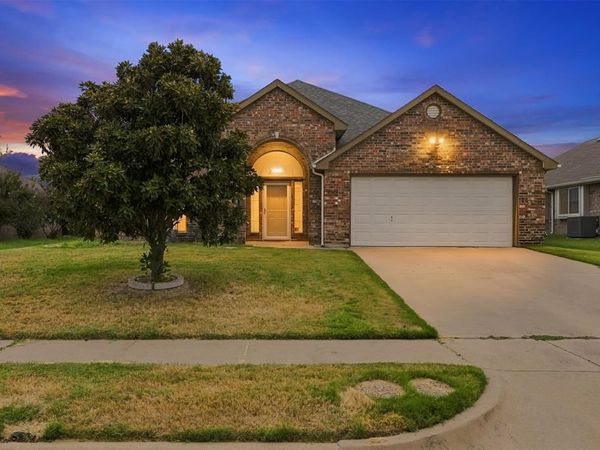 3221 Canary Lane, Midlothian, TX 76065