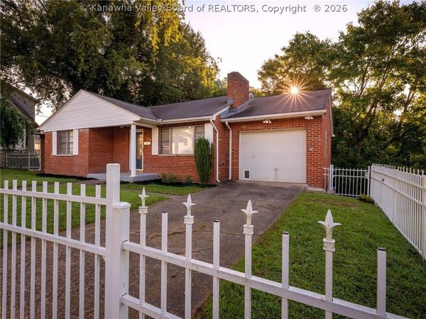 860 Chester Road, Charleston, WV 25302