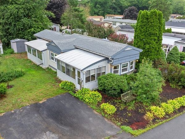 33 Hilltop Rd, Plainville, MA 02762