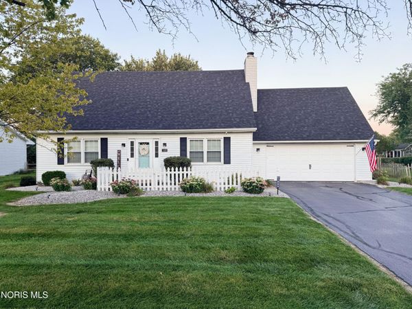 420 Sycamore Lane , Waterville, OH 43566