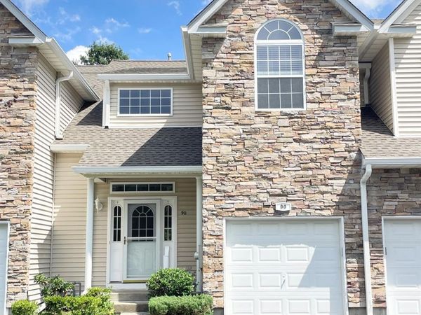 90 Manitou Trail, Kings Park, NY 11754