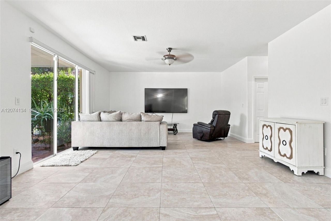 15854 SW 14th Ct , Pembroke Pines, FL 33027 Photo