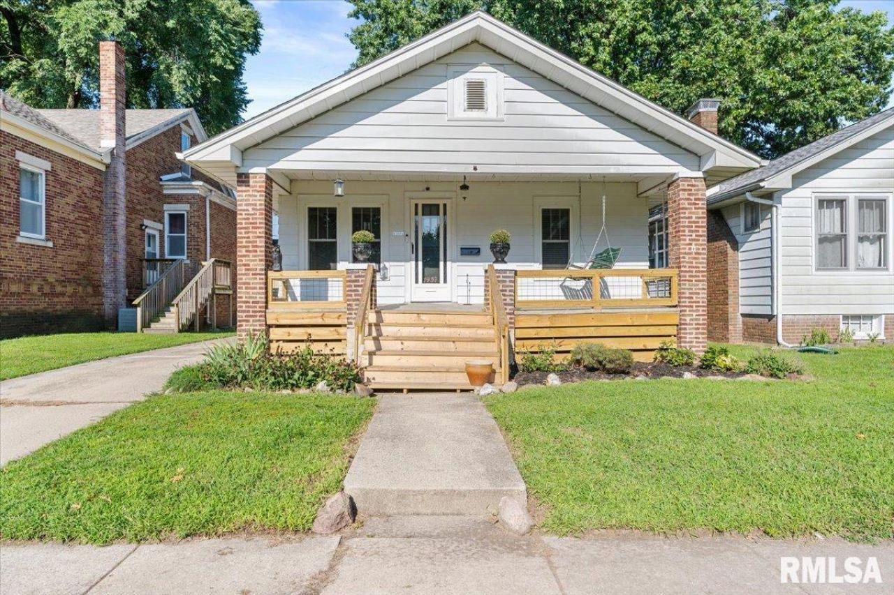 1937 S Pasfield Street, Springfield, IL 62704 Main Photo