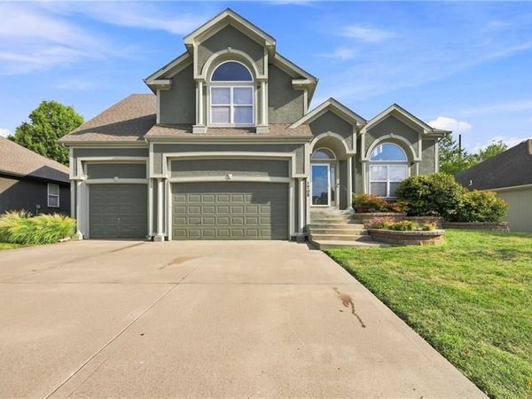 1208 NW Cedar Lane, Grain Valley, MO 64029
