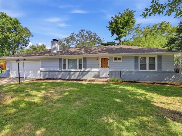 8910 W 48th Street, Merriam, KS 66203
