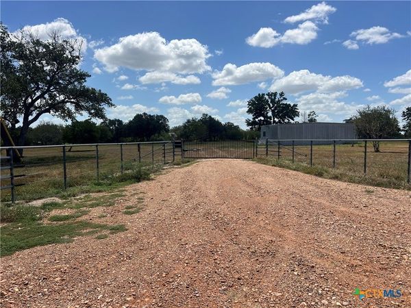 527 Moritz Road, Meyersville, TX 77974