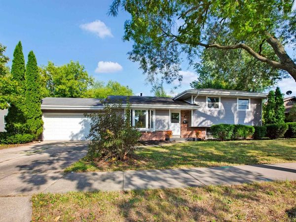1030 DEVONSHIRE DRIVE, Oshkosh, WI 54902