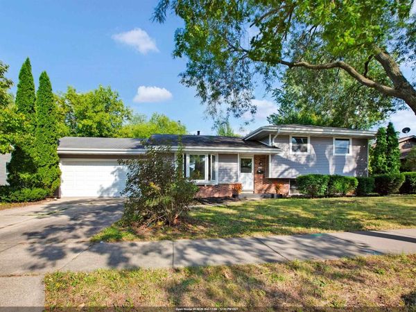 1030 DEVONSHIRE DRIVE, Oshkosh, WI 54902