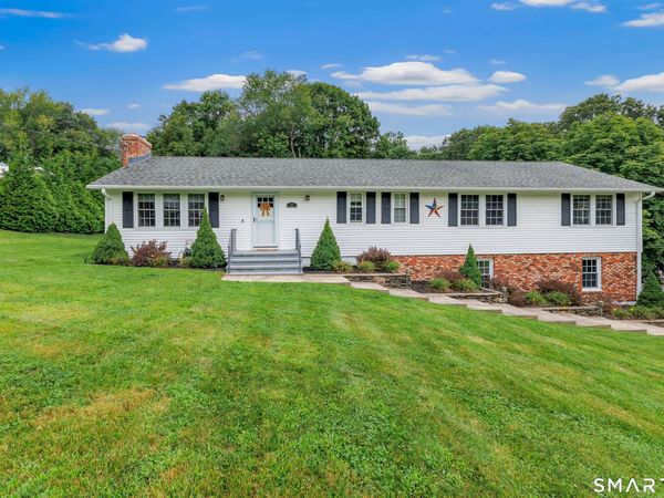 32 Nuthatch Hill, Trumbull, CT 06611