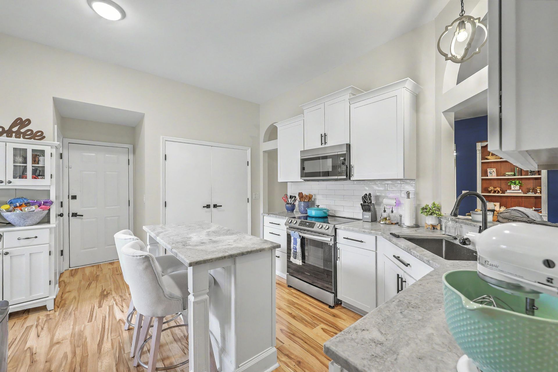 2105 Pinehurst Avenue Photo 13