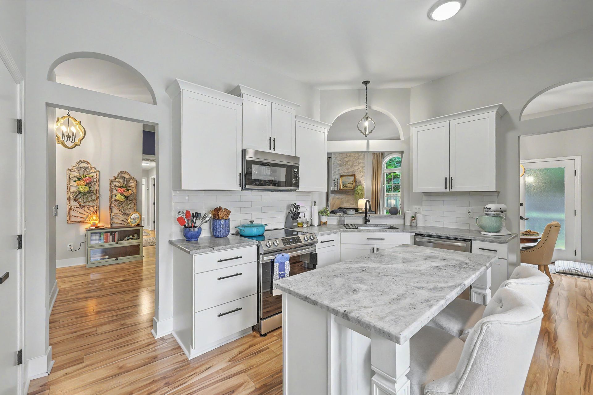 2105 Pinehurst Avenue Photo 14