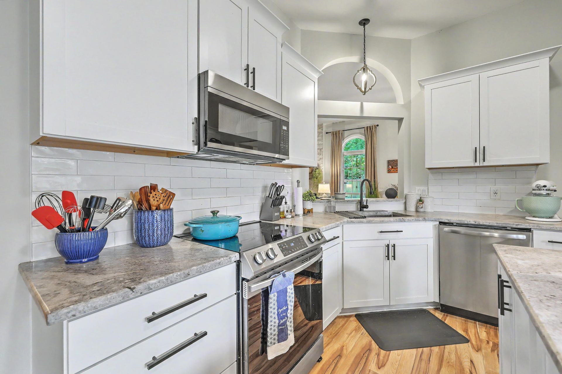 2105 Pinehurst Avenue Photo 15