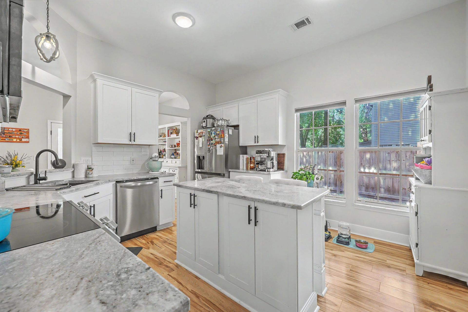 2105 Pinehurst Avenue Photo 16