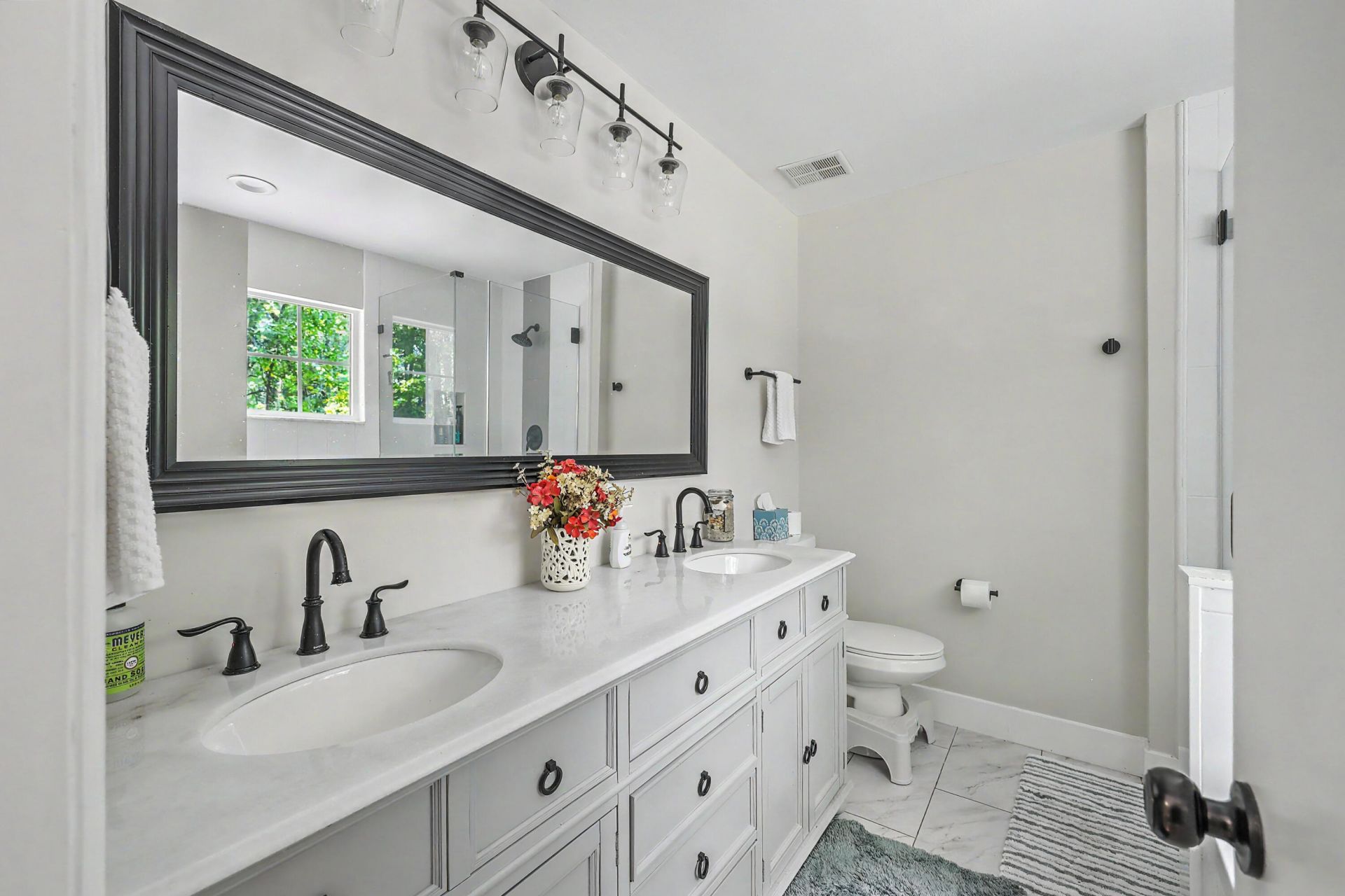 2105 Pinehurst Avenue Photo 19