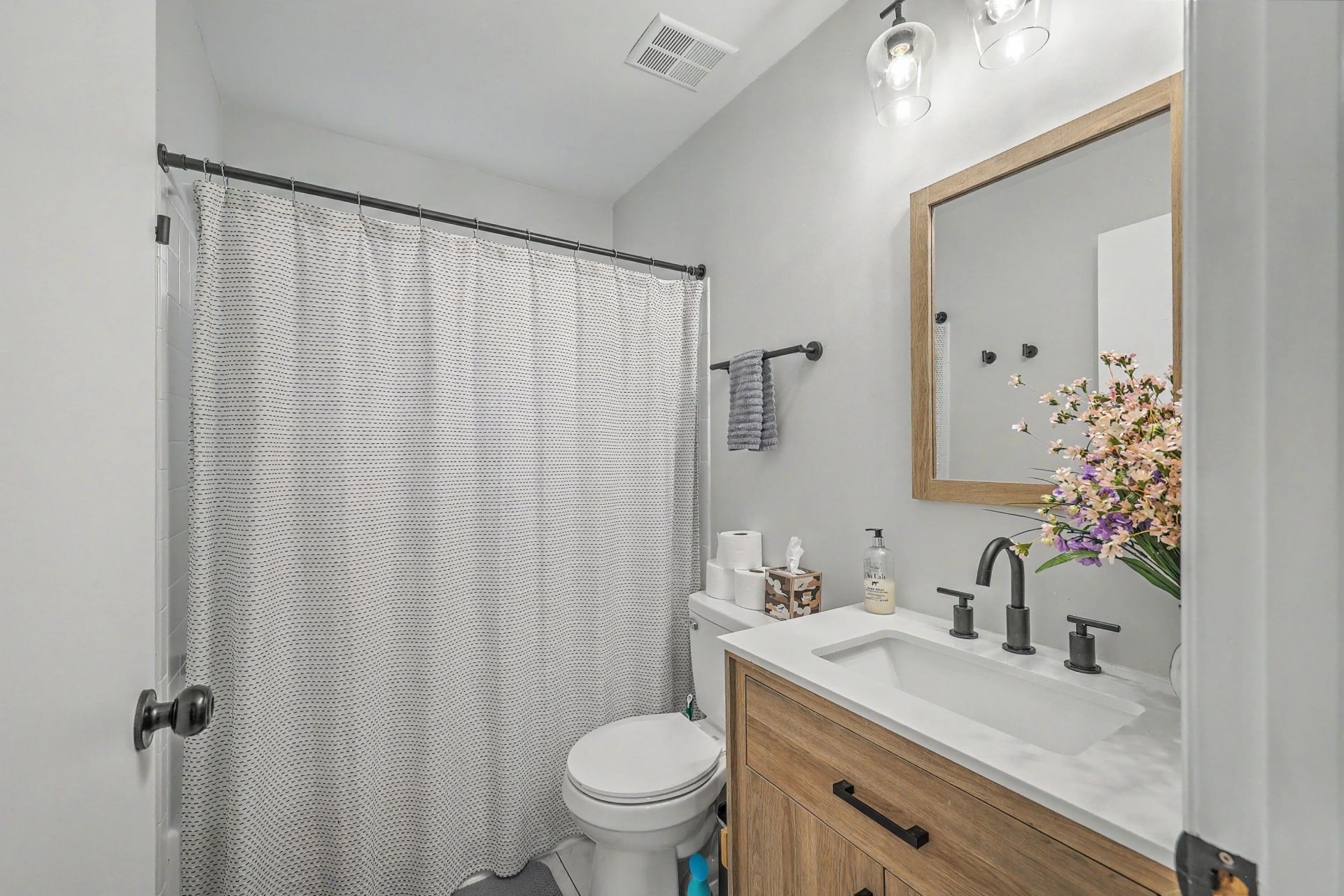 2105 Pinehurst Avenue Photo 23
