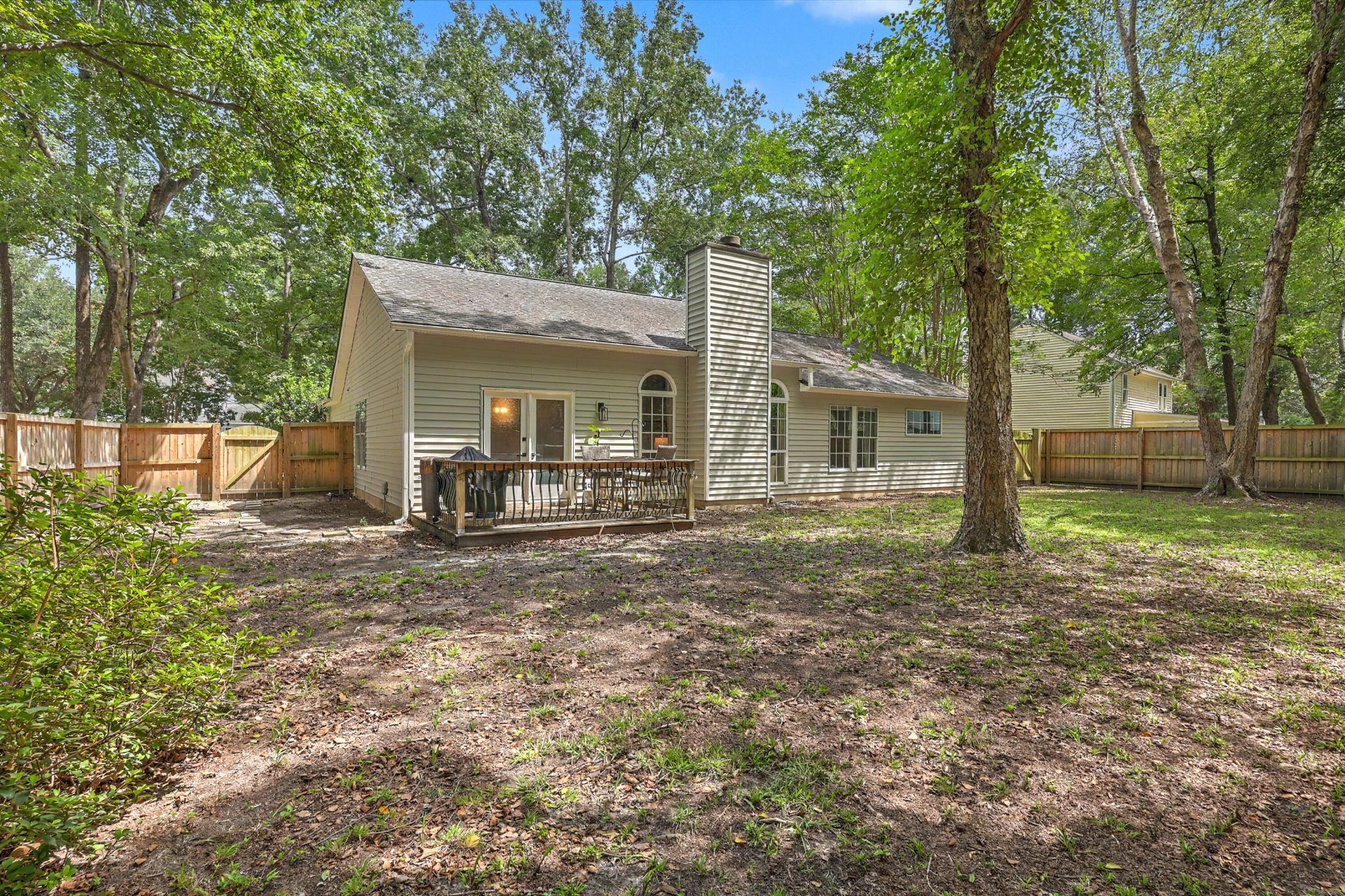 2105 Pinehurst Avenue Photo 26
