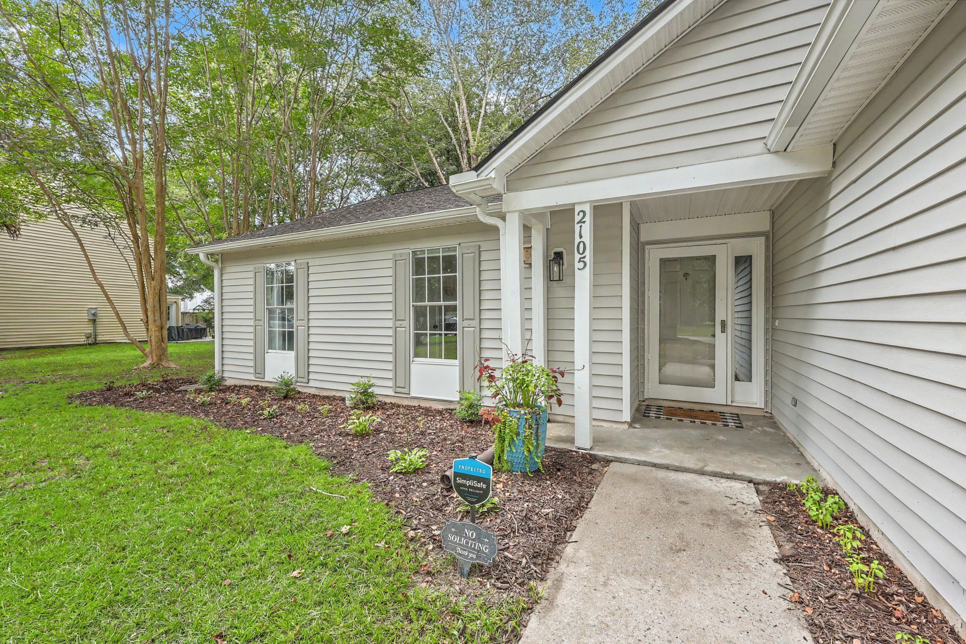 2105 Pinehurst Avenue Photo 4