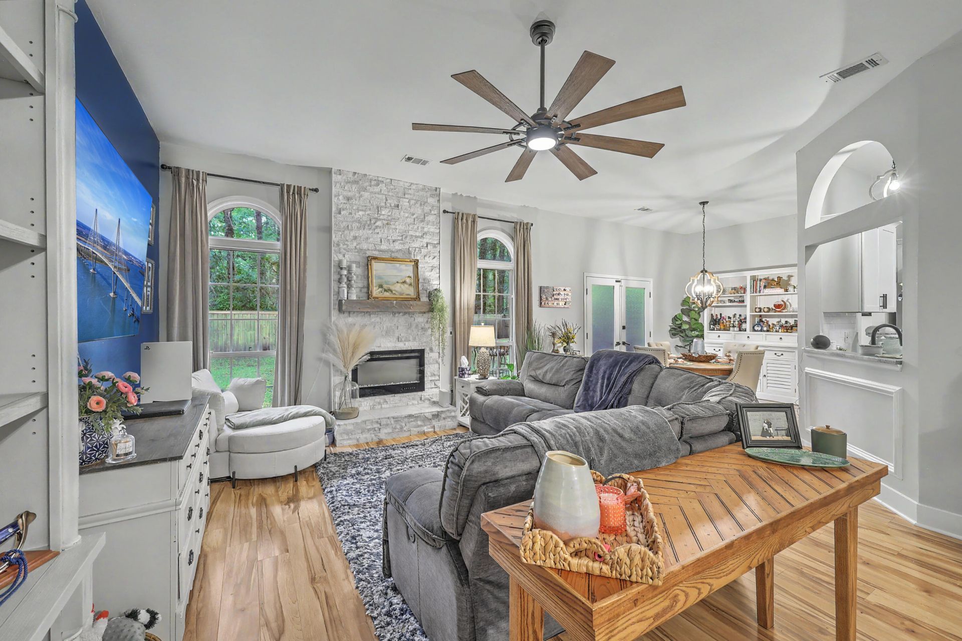 2105 Pinehurst Avenue Photo 8