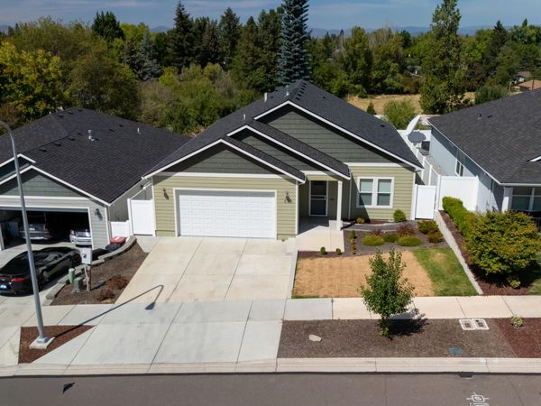 656 Nobility Drive, Medford, OR 97501
