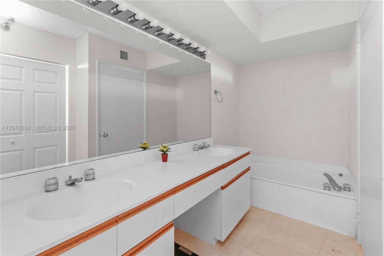 3400 NE 192nd St, Unit 1911, Aventura, FL 33180 Photo