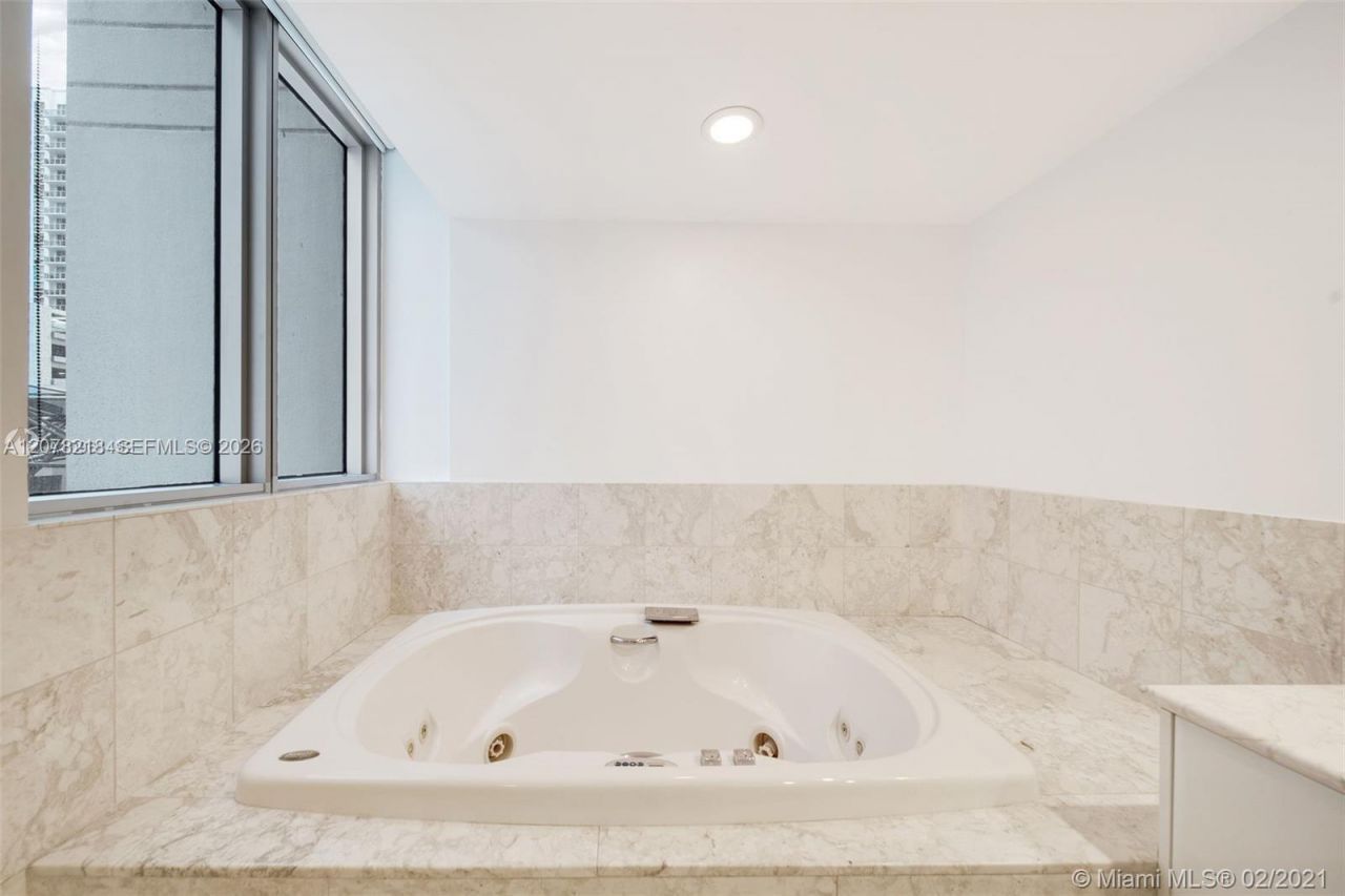 1331 Brickell Bay Dr , Unit 208, Miami, FL 33131 Photo