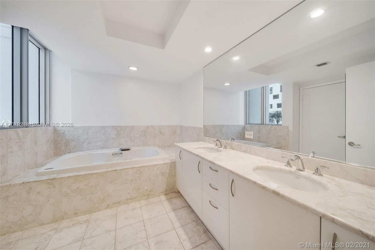 1331 Brickell Bay Dr , Unit 208, Miami, FL 33131 Photo