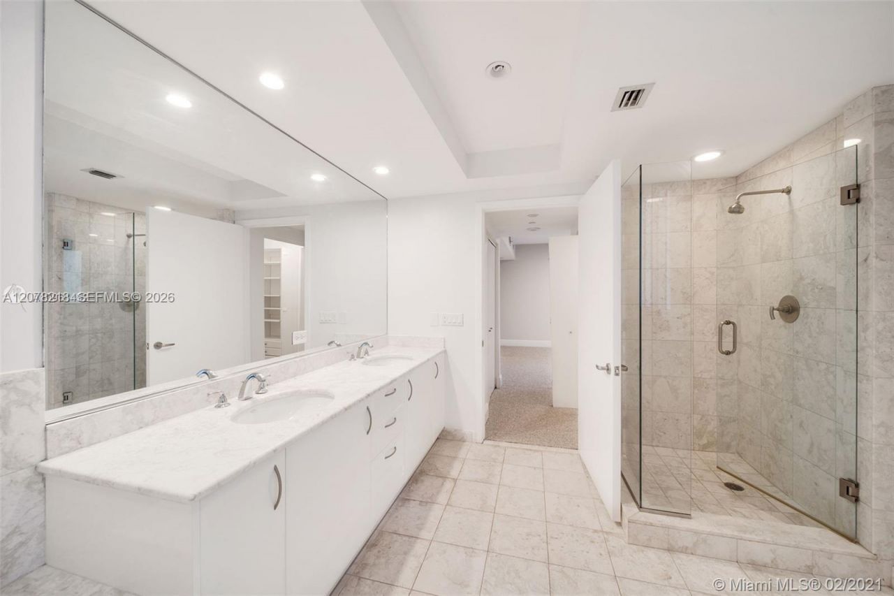 1331 Brickell Bay Dr , Unit 208, Miami, FL 33131 Photo