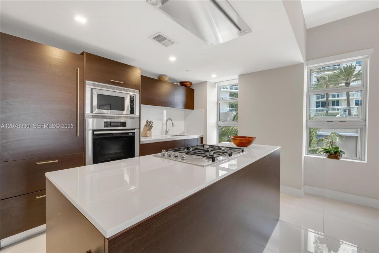 3739 Collins Ave, Unit N-302, Miami Beach, FL 33140 Photo
