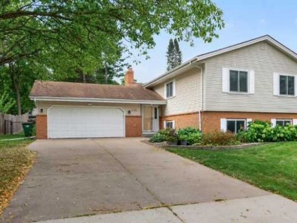 8715 N Brook Avenue N, Brooklyn Park, MN 55428