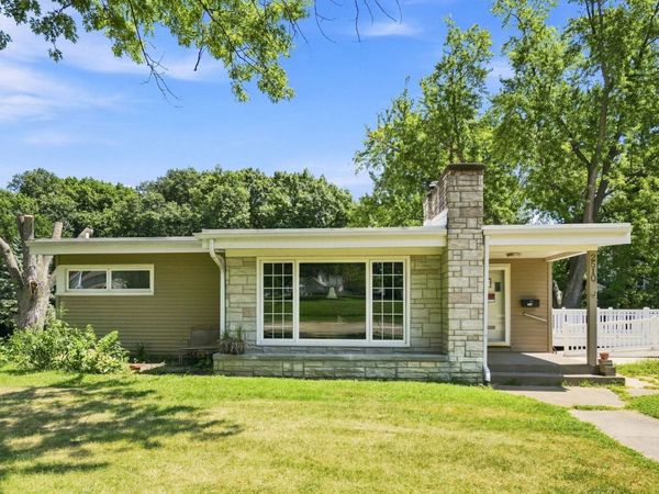 2510 7th Street , Moline, IL 61265