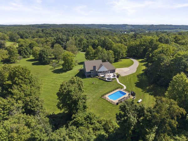 120 Woody Knoll Drive , Thornville, OH 43076