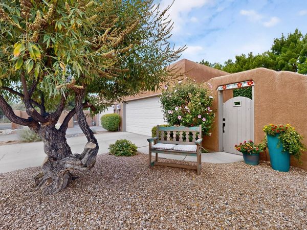 6603 Las Casitas Court NW, Los Ranchos, NM 87107