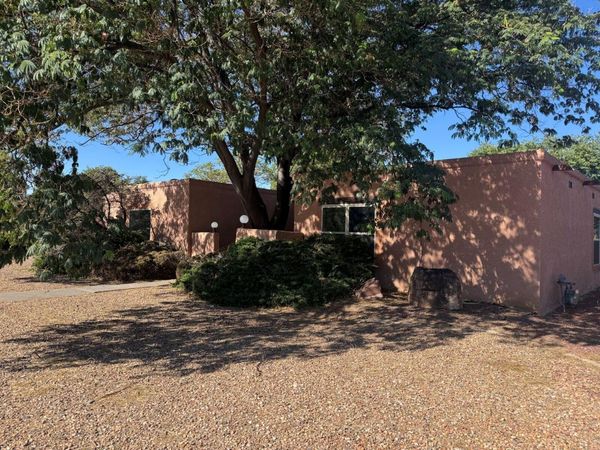 2705 La Charles Drive NE, Albuquerque, NM 87112