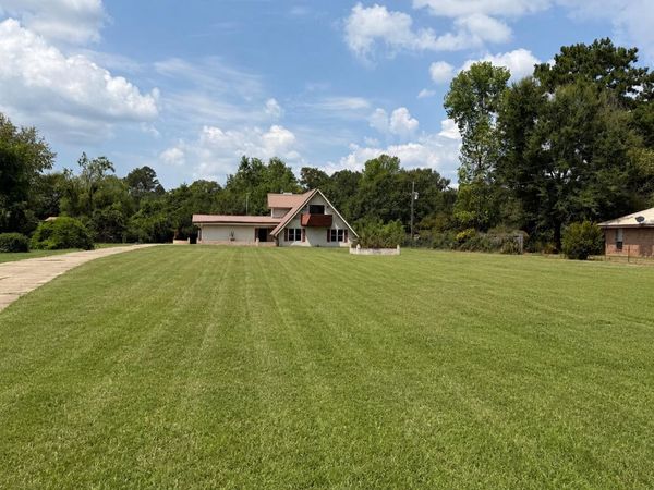 151 Lakeview Dr., Petal, MS 39465