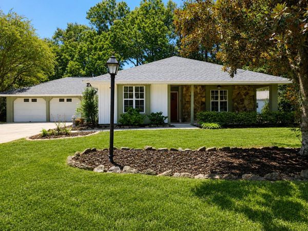 101 Shady Ln., Hattiesburg, MS 39402